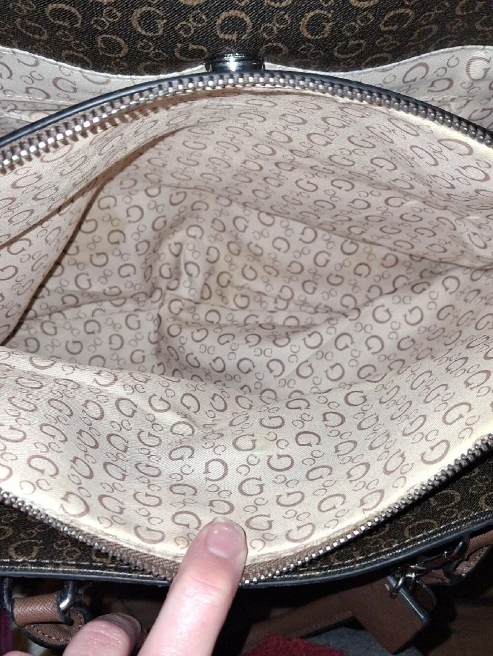 Guess charm small 13in